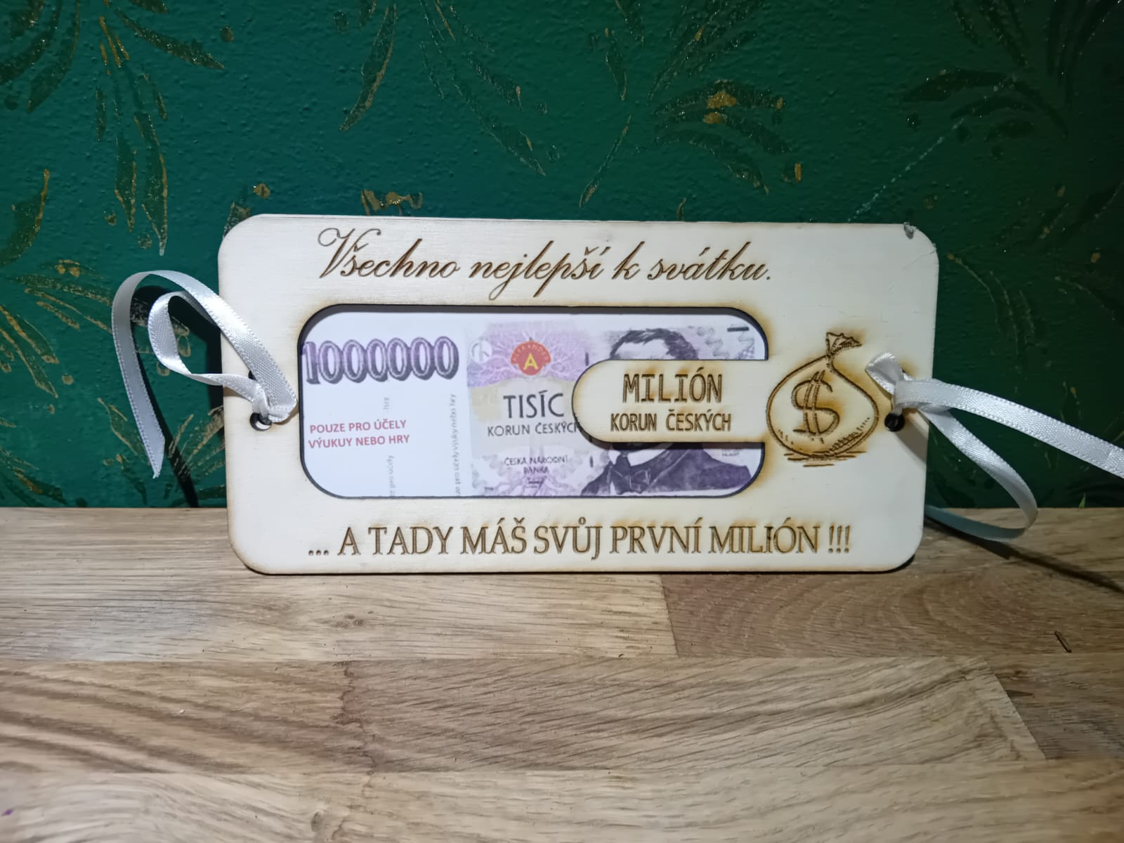 Dřevěná obálka k svátku