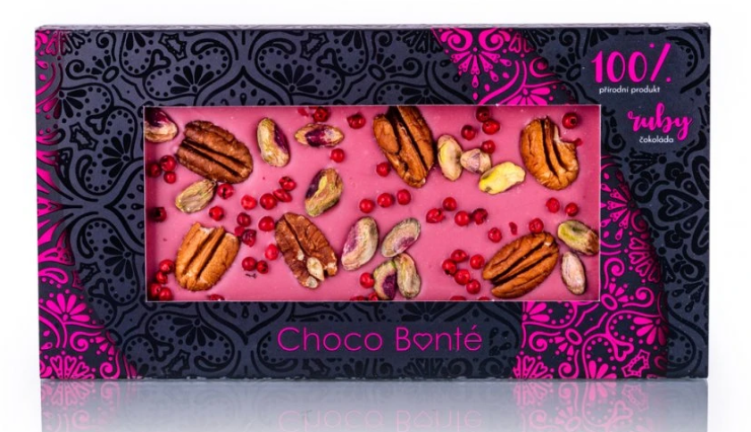 Růžová čokoláda s pekany, pistácií a růžovým pepřem