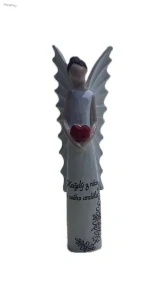 Anděl s nápisem „Každý z nás má svého anděla“