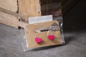 Dřevěné naušnice - mini červené srdíčko