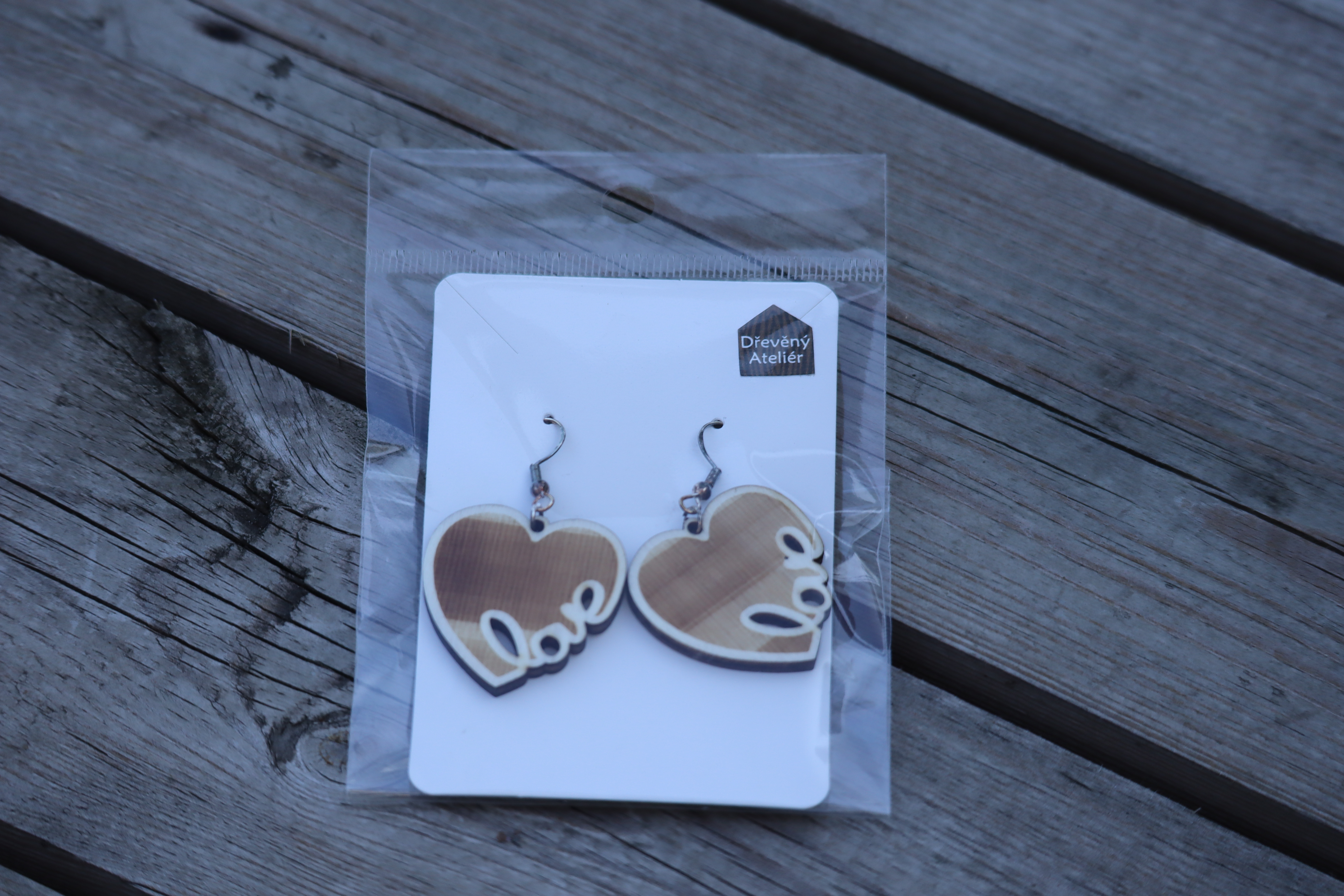 Dřevěné naušnice - srdce - love