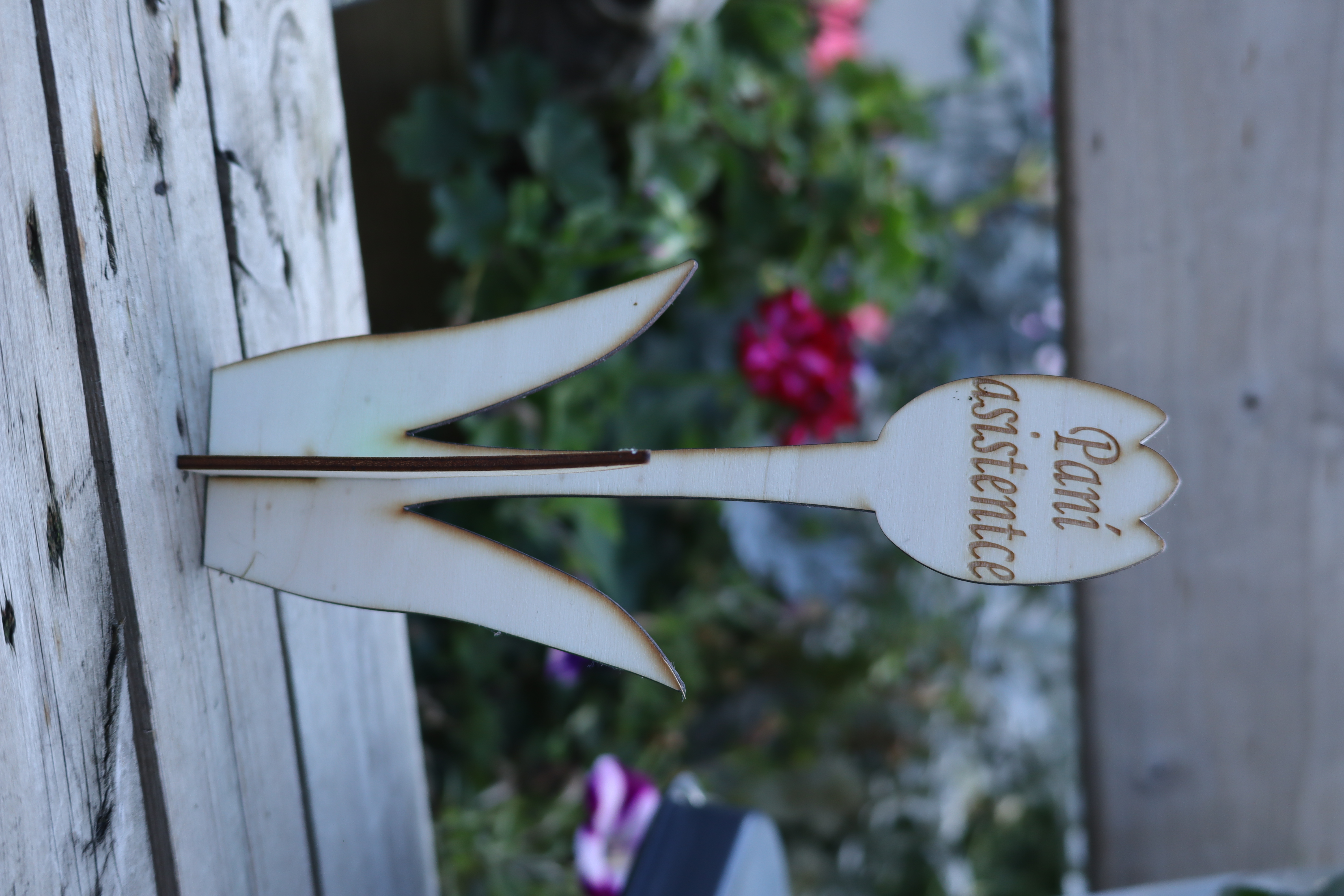 Dřevěná kytička-asistentce