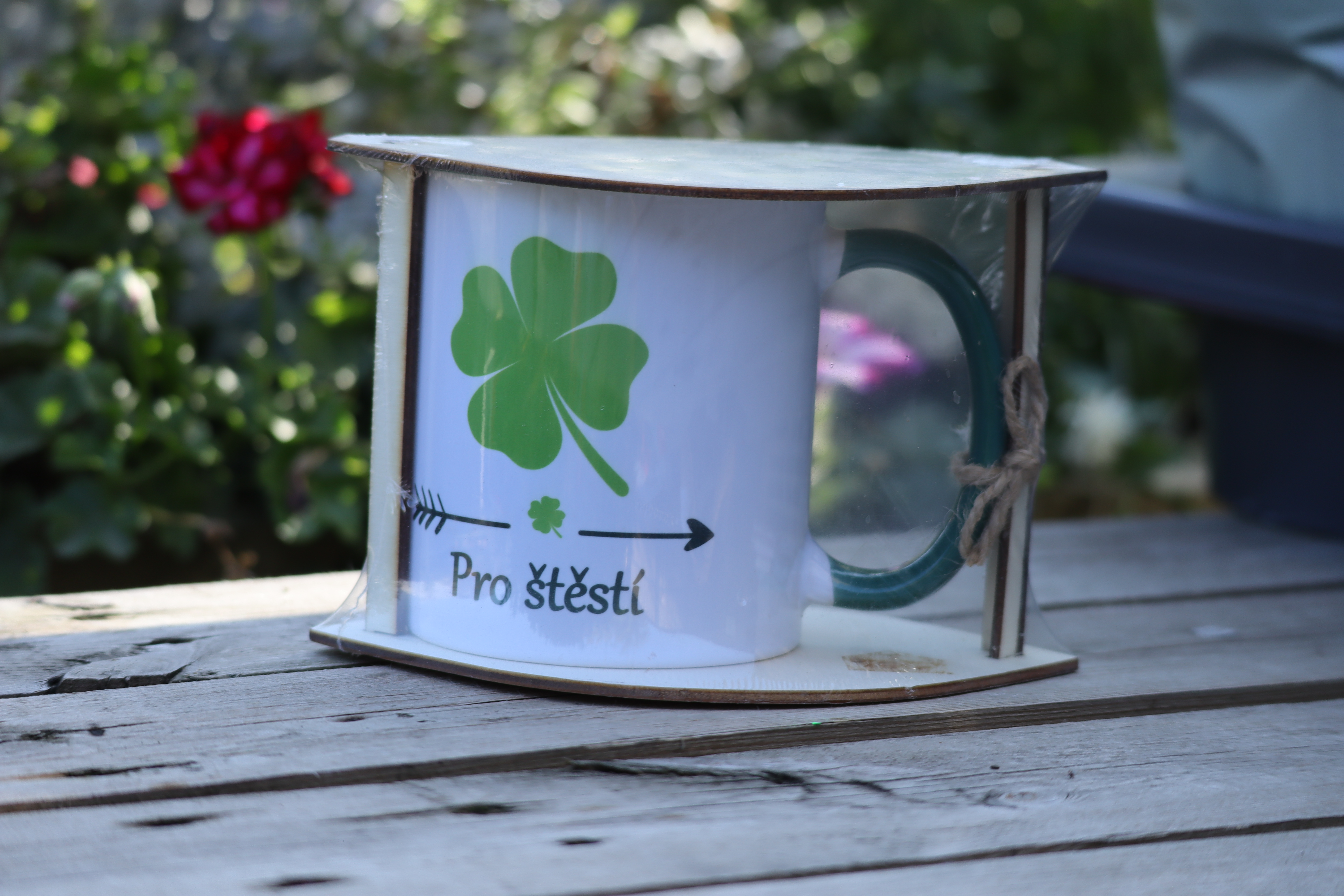 Hrneček v páleném dřevě