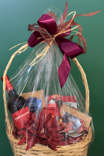 🎁 Dárkový koš s vínem, čajem a ručně vyráběnou čokoládou